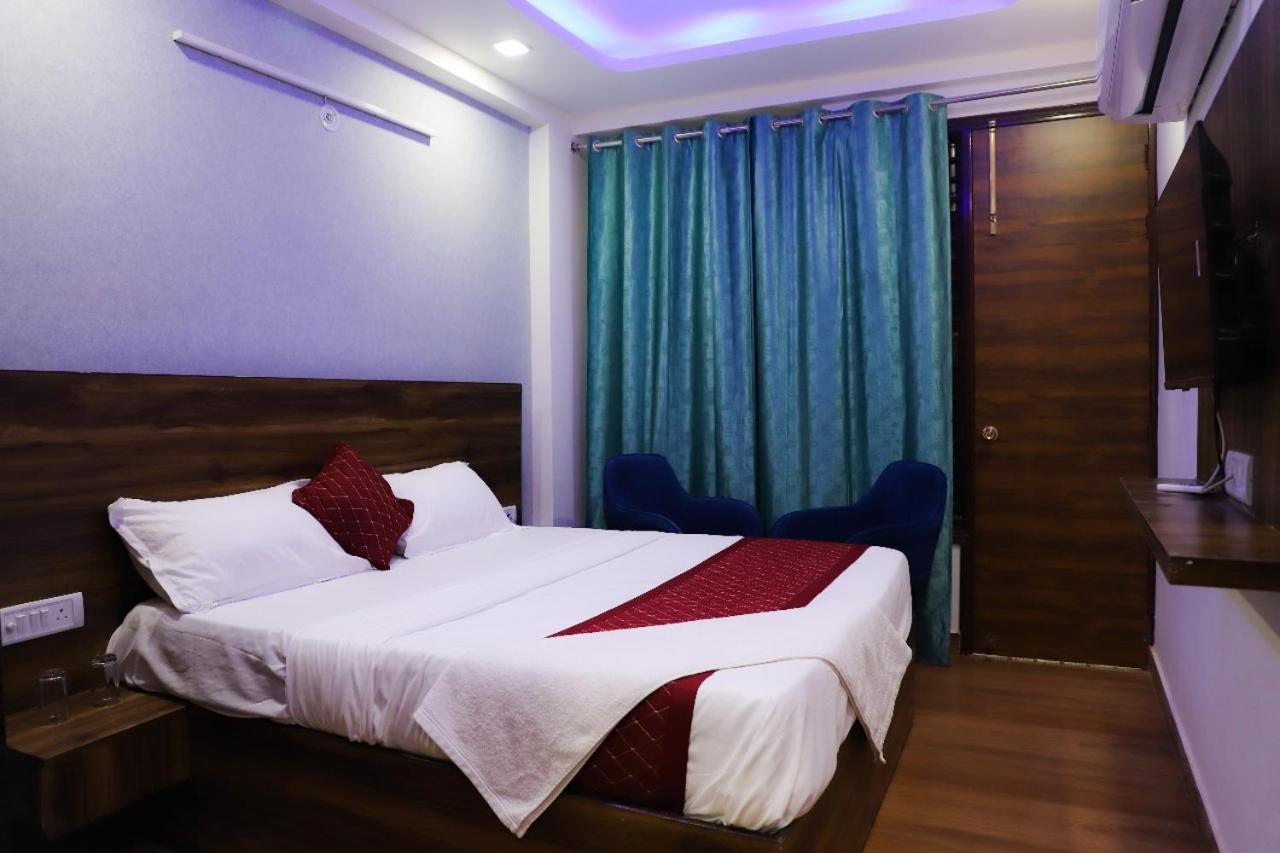 Surya International Bed and Breakfast New Delhi Buitenkant foto