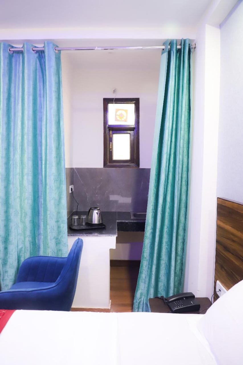 Surya International Bed and Breakfast New Delhi Buitenkant foto