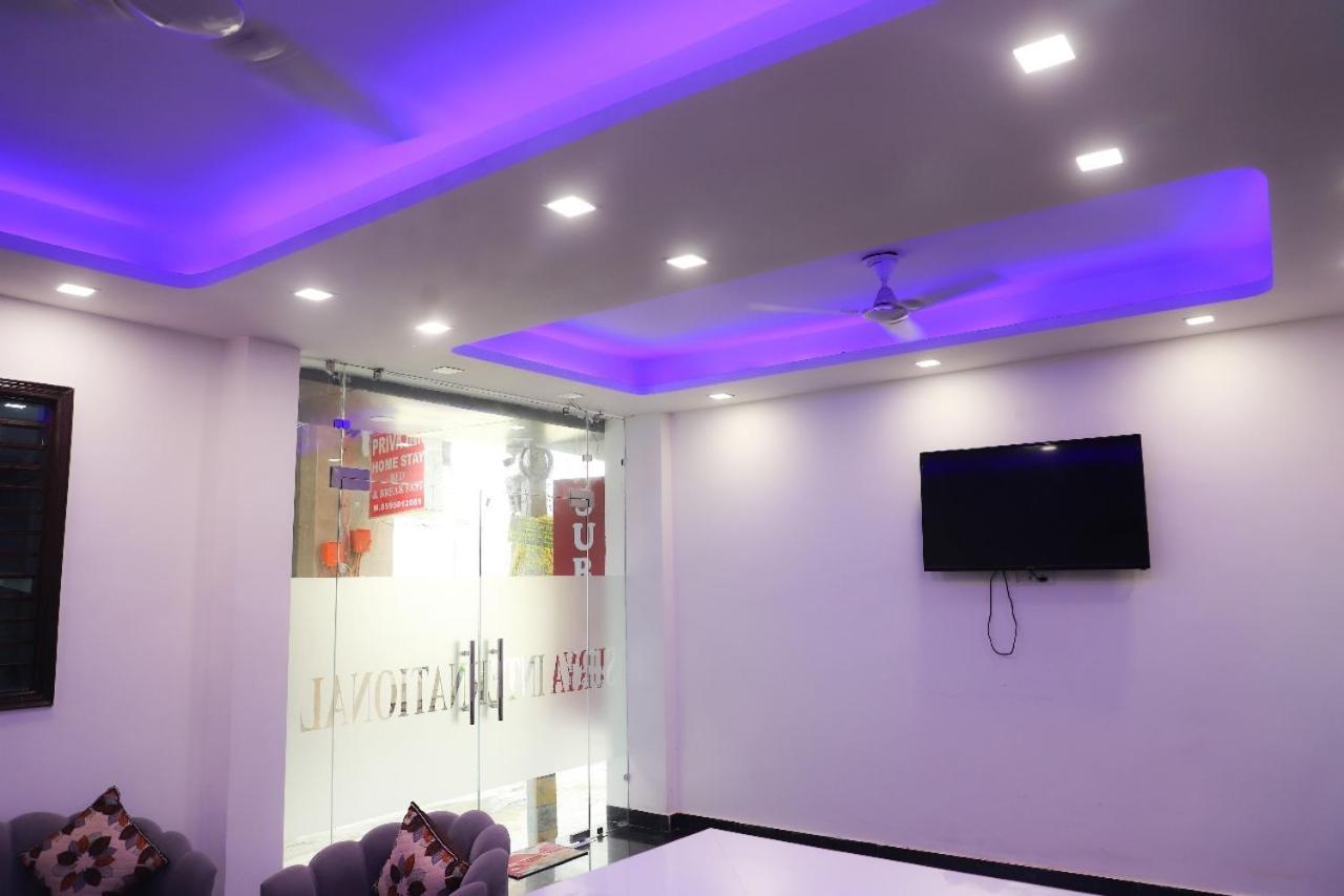 Surya International Bed and Breakfast New Delhi Buitenkant foto