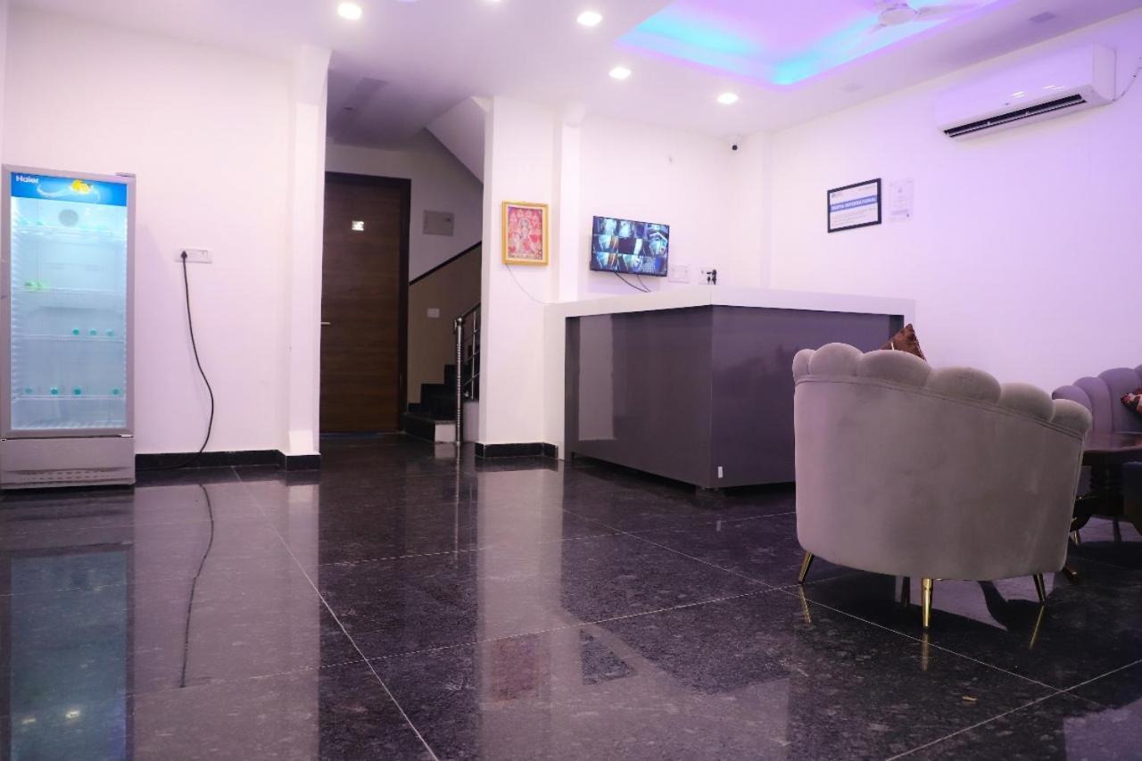 Surya International Bed and Breakfast New Delhi Buitenkant foto