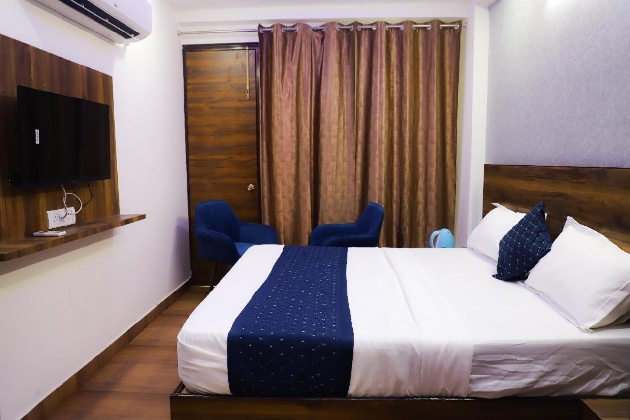 Surya International Bed and Breakfast New Delhi Buitenkant foto