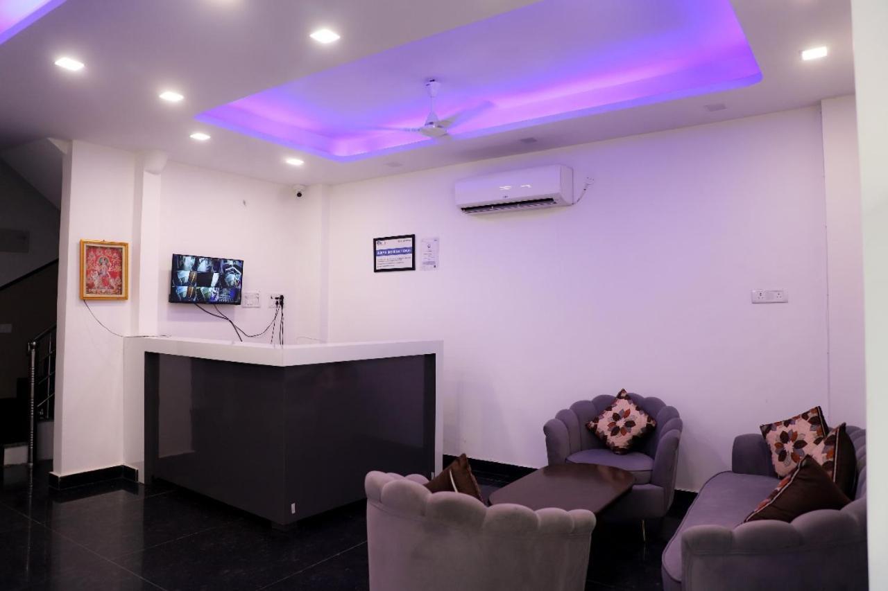 Surya International Bed and Breakfast New Delhi Buitenkant foto