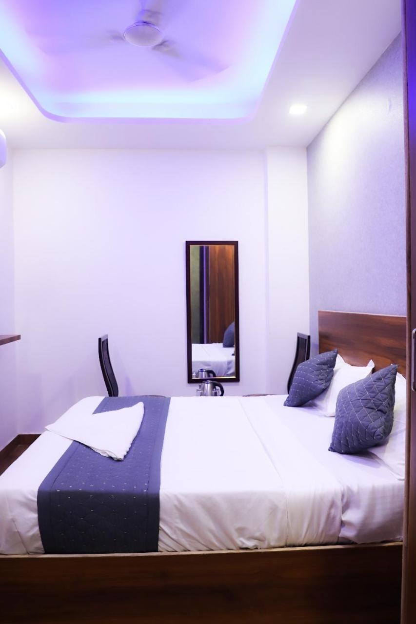 Surya International Bed and Breakfast New Delhi Buitenkant foto