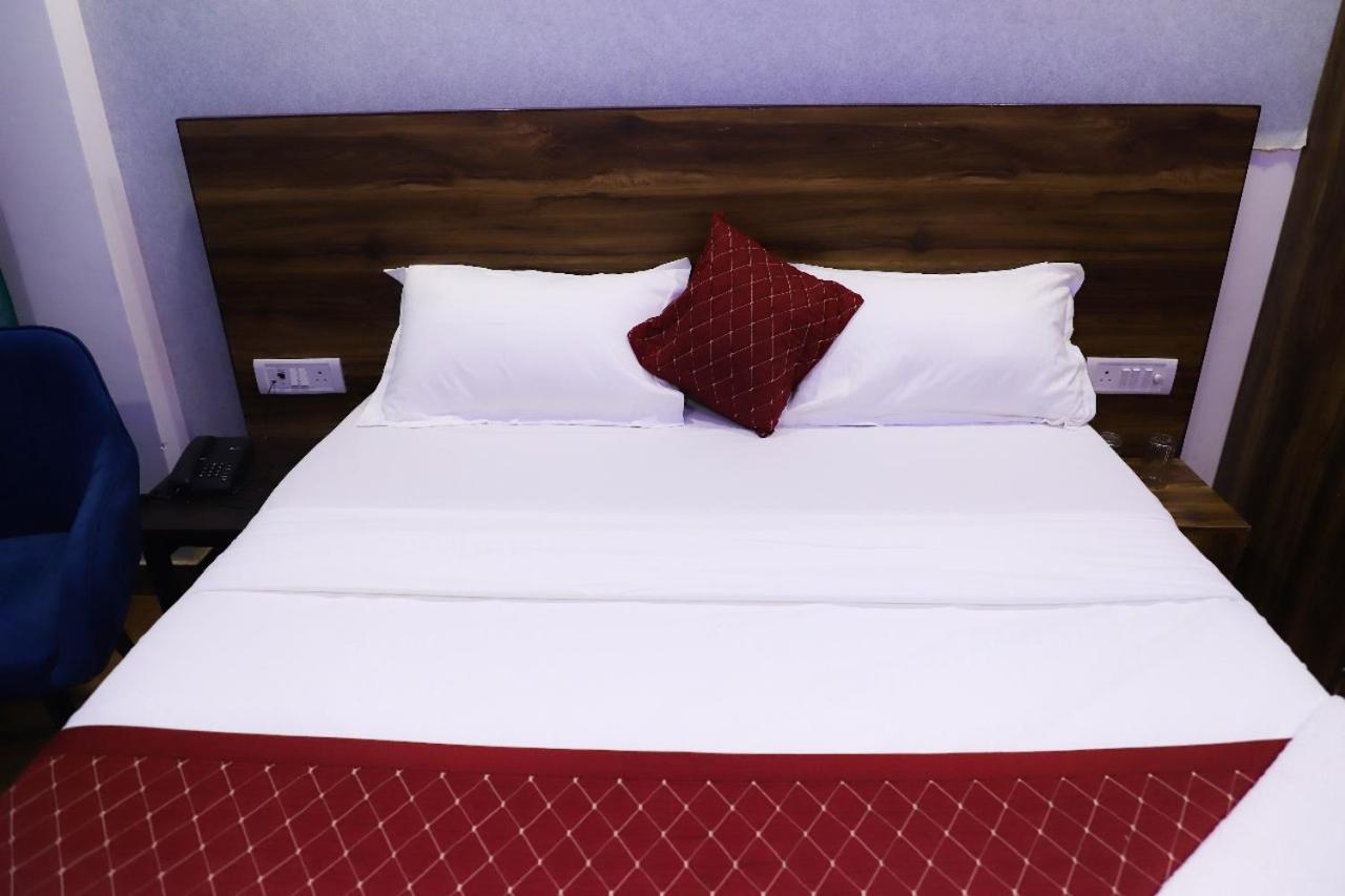 Surya International Bed and Breakfast New Delhi Buitenkant foto
