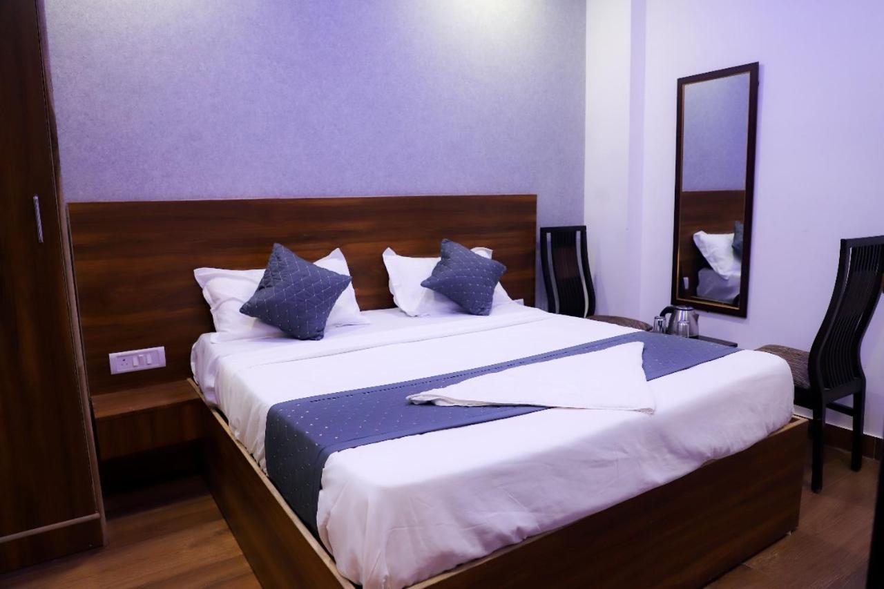 Surya International Bed and Breakfast New Delhi Buitenkant foto