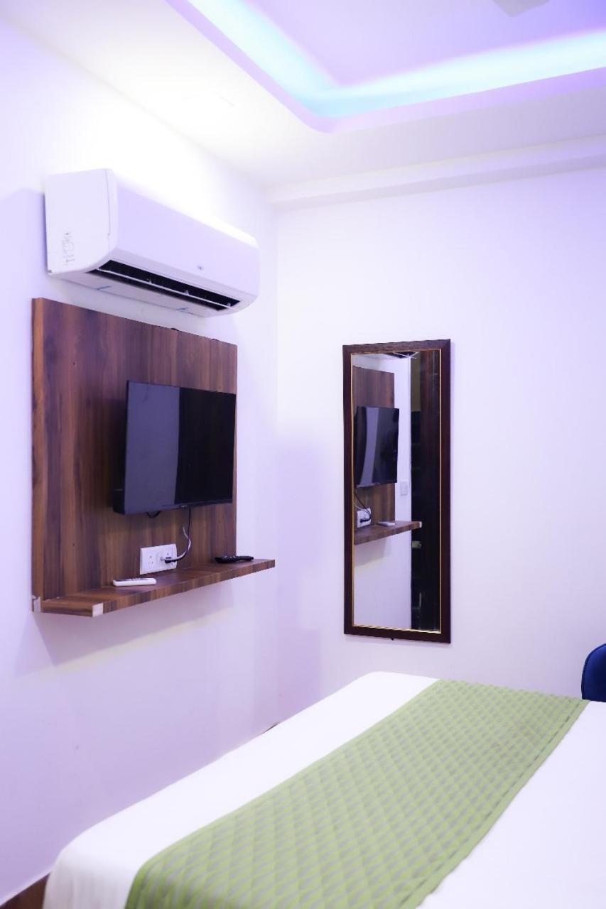 Surya International Bed and Breakfast New Delhi Buitenkant foto