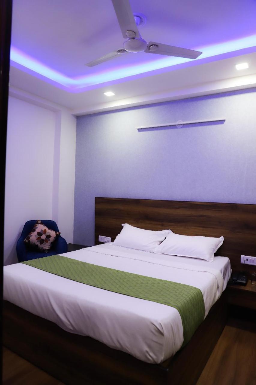 Surya International Bed and Breakfast New Delhi Buitenkant foto