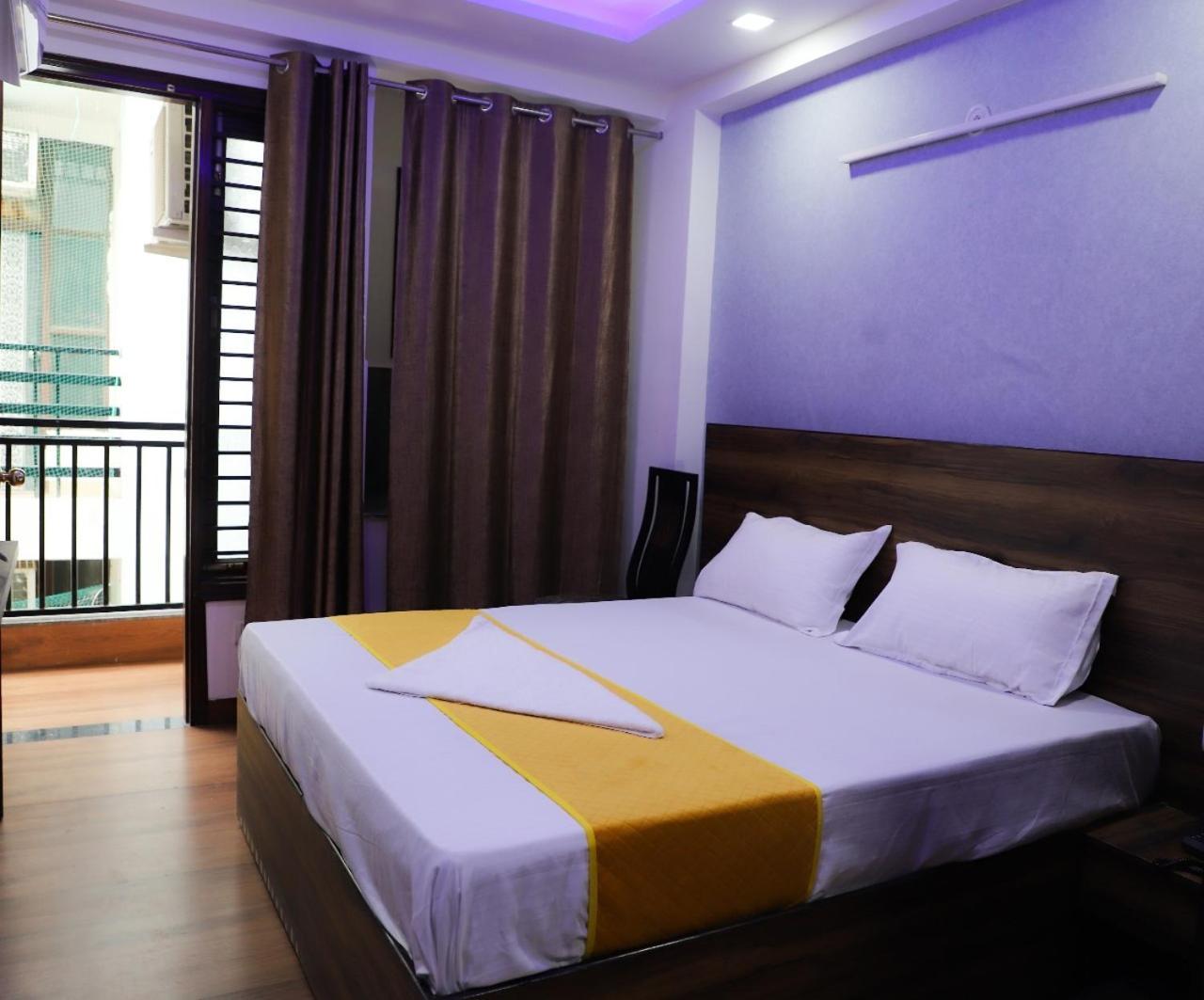 Surya International Bed and Breakfast New Delhi Buitenkant foto