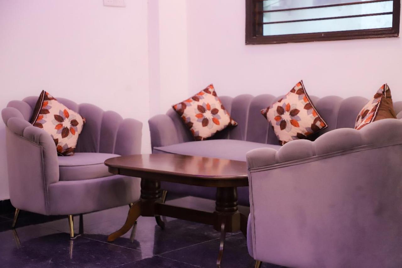 Surya International Bed and Breakfast New Delhi Buitenkant foto