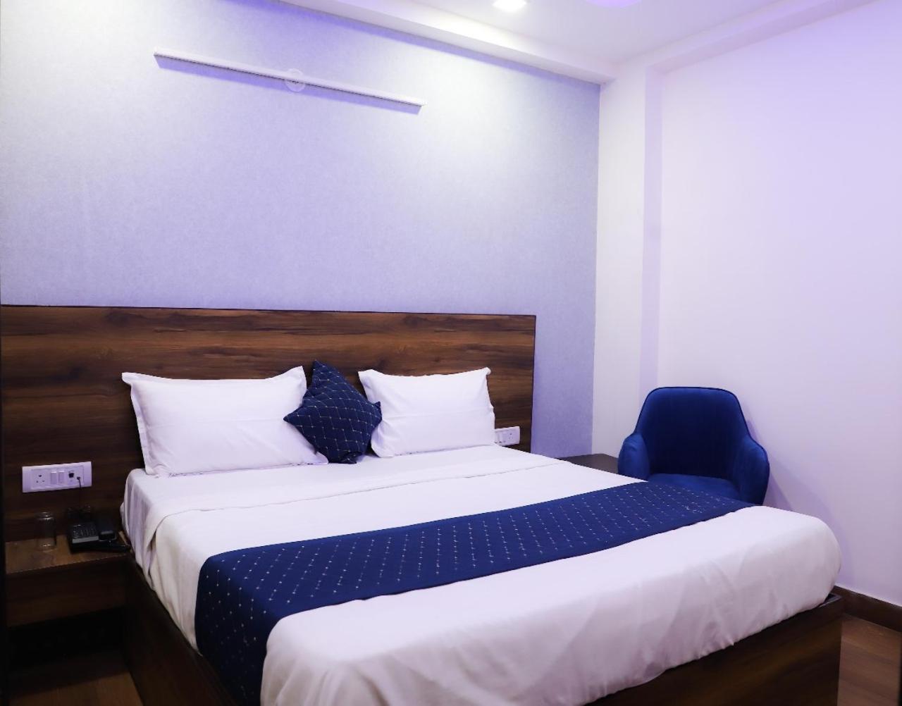 Surya International Bed and Breakfast New Delhi Buitenkant foto