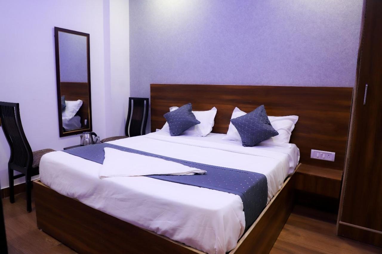 Surya International Bed and Breakfast New Delhi Buitenkant foto