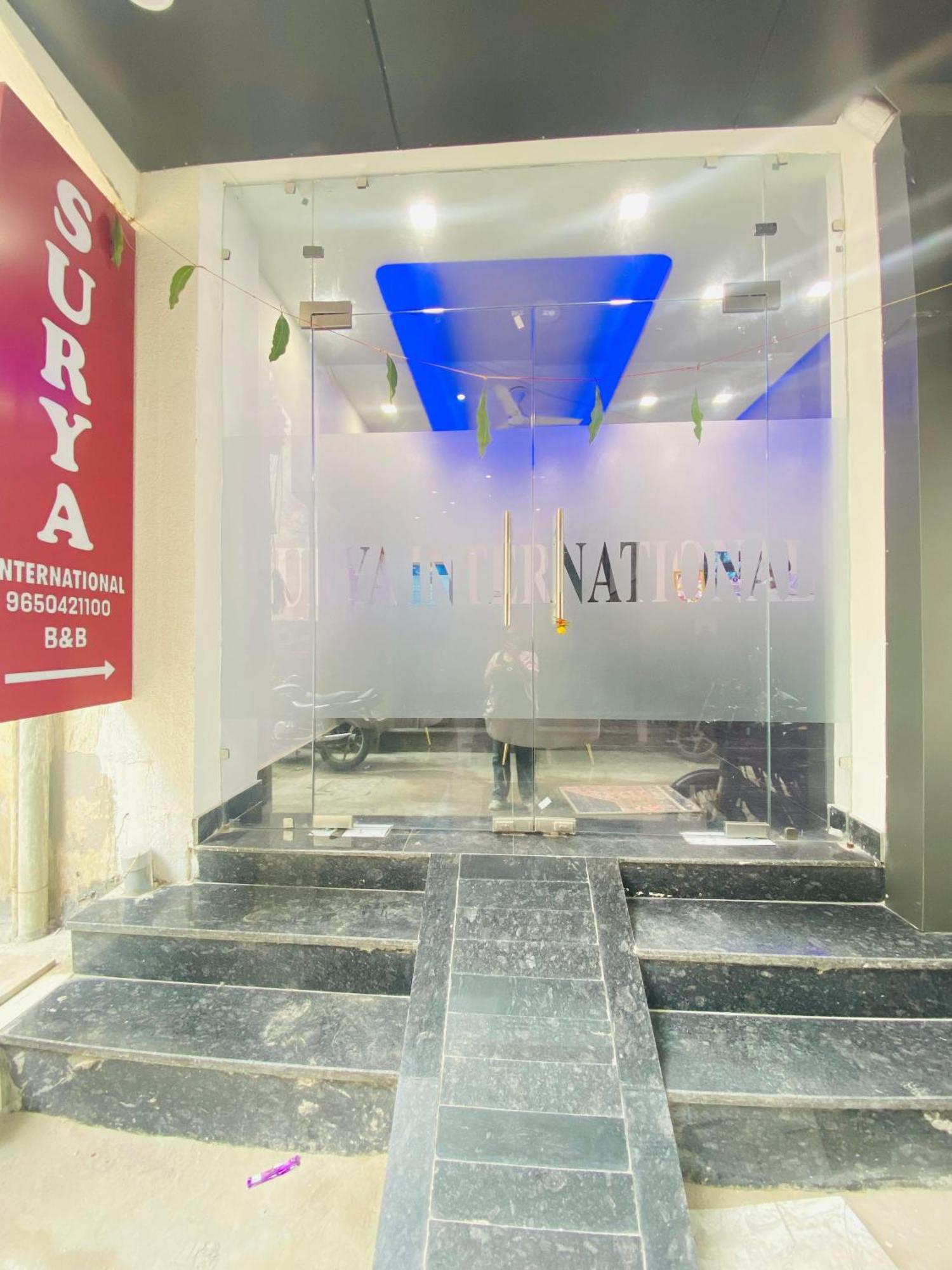 Surya International Bed and Breakfast New Delhi Buitenkant foto