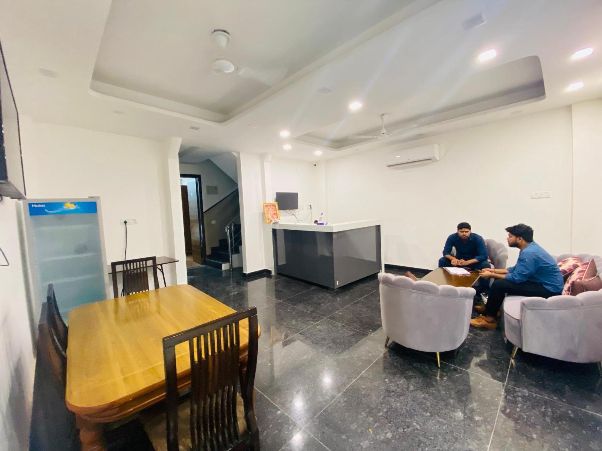 Surya International Bed and Breakfast New Delhi Buitenkant foto