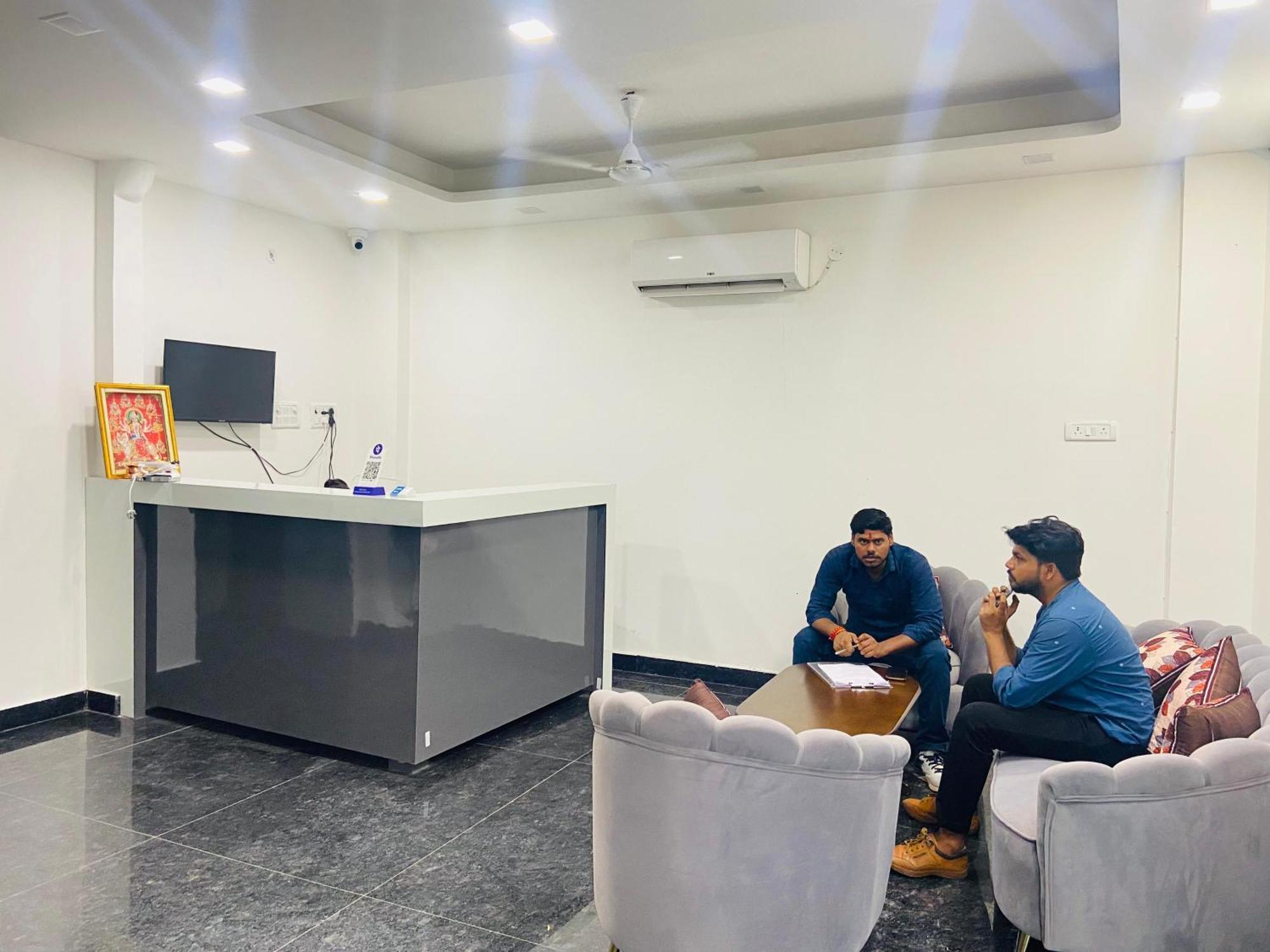 Surya International Bed and Breakfast New Delhi Buitenkant foto