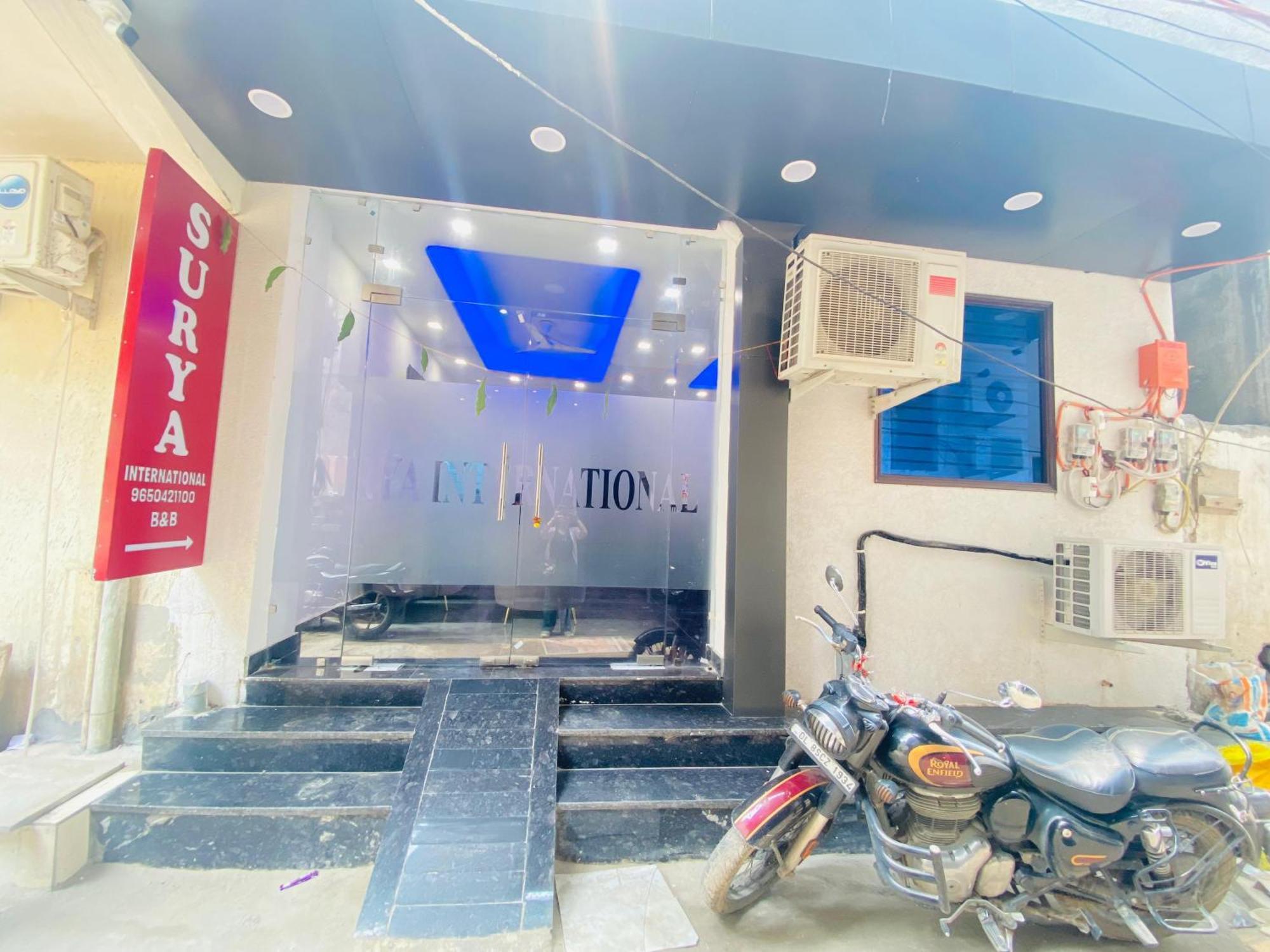 Surya International Bed and Breakfast New Delhi Buitenkant foto