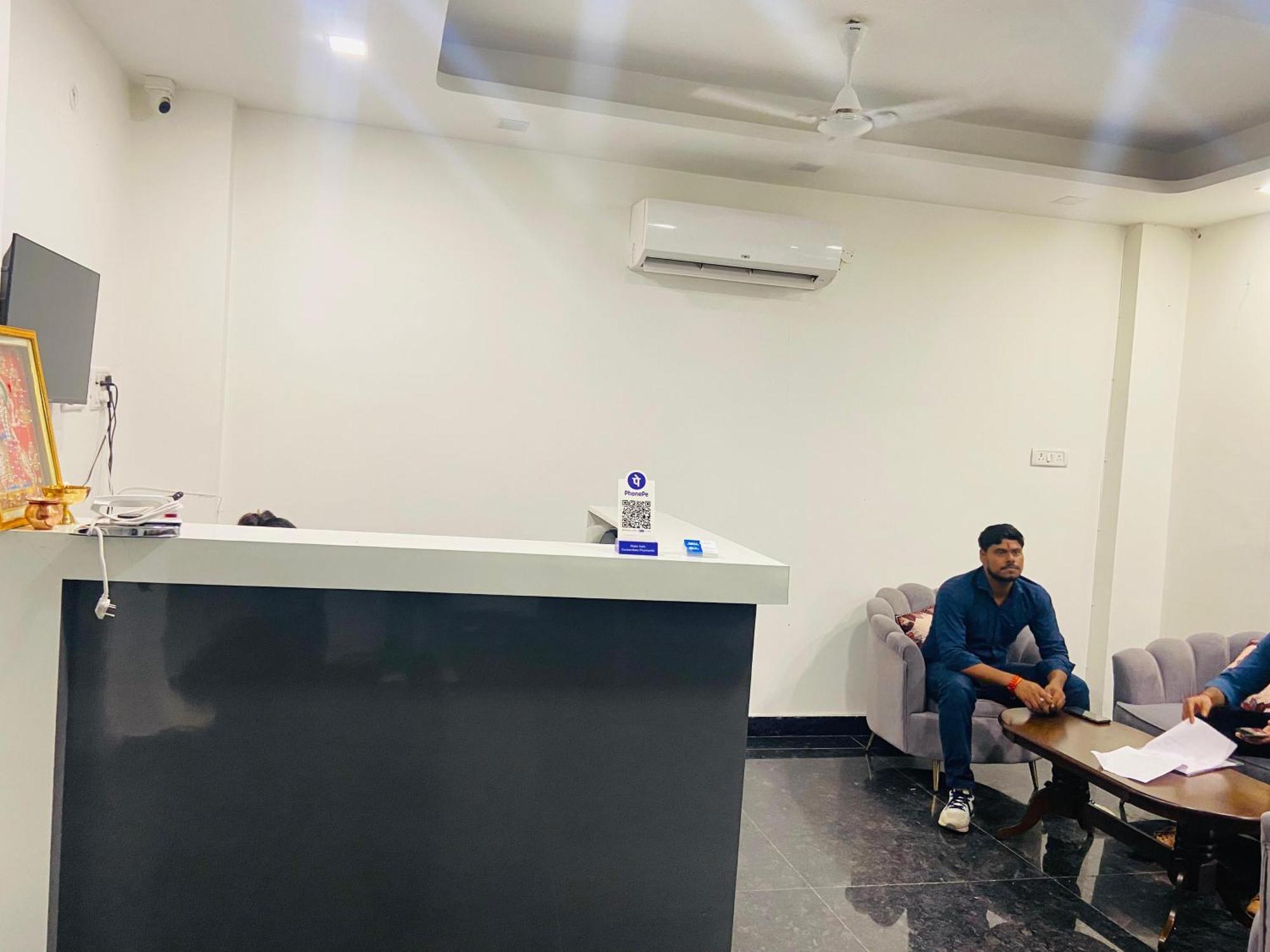 Surya International Bed and Breakfast New Delhi Buitenkant foto