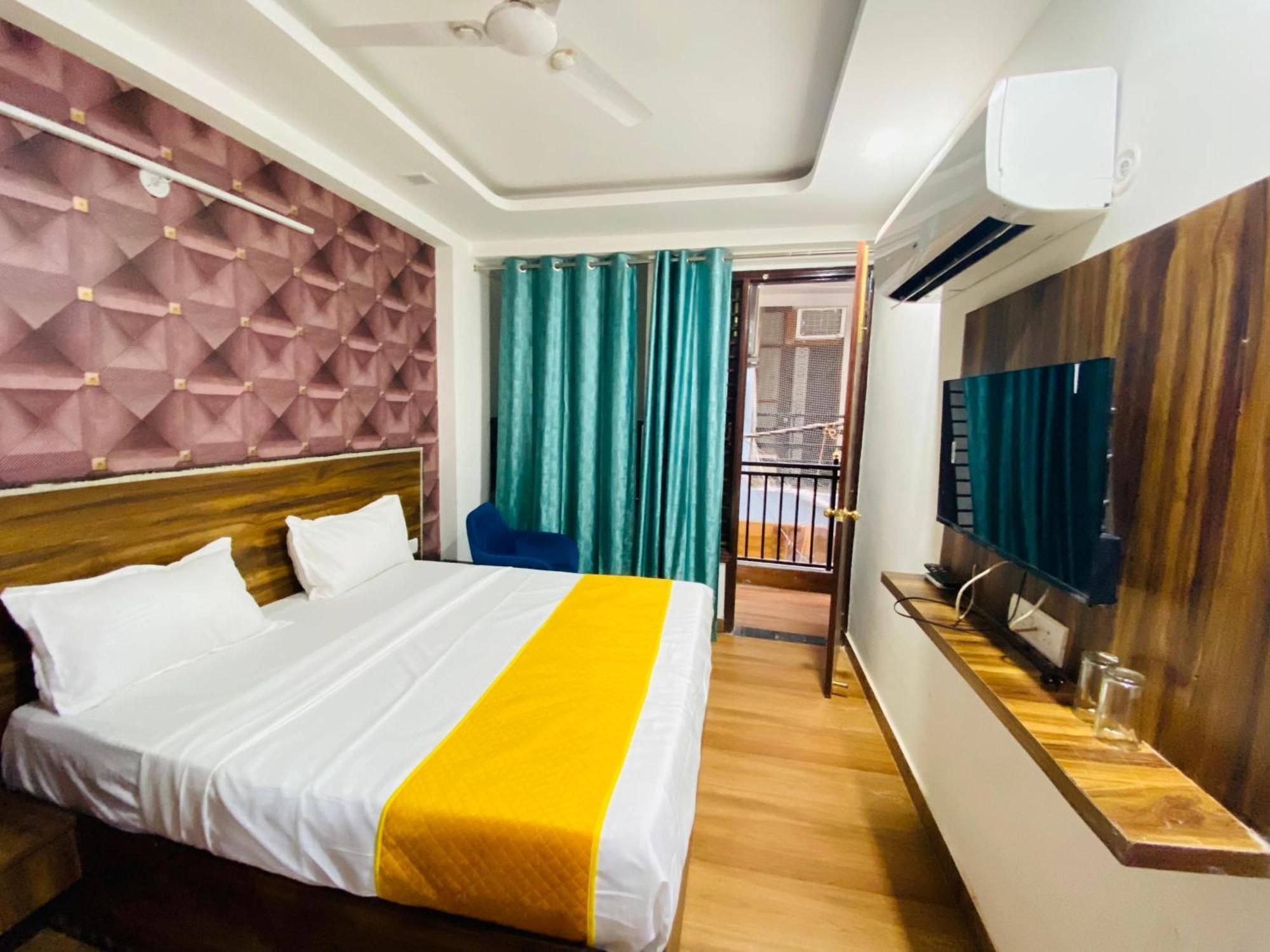 Surya International Bed and Breakfast New Delhi Buitenkant foto