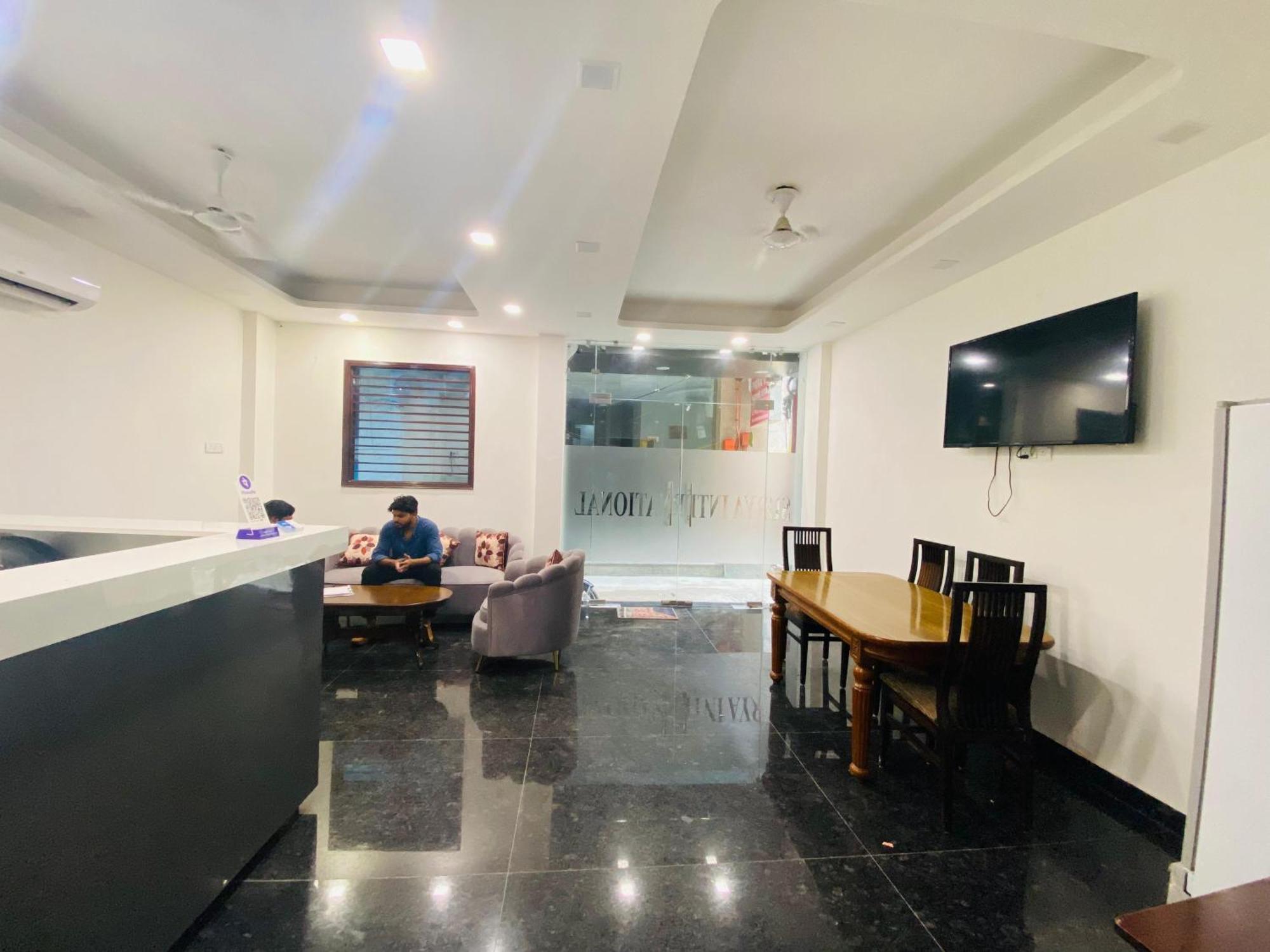 Surya International Bed and Breakfast New Delhi Buitenkant foto