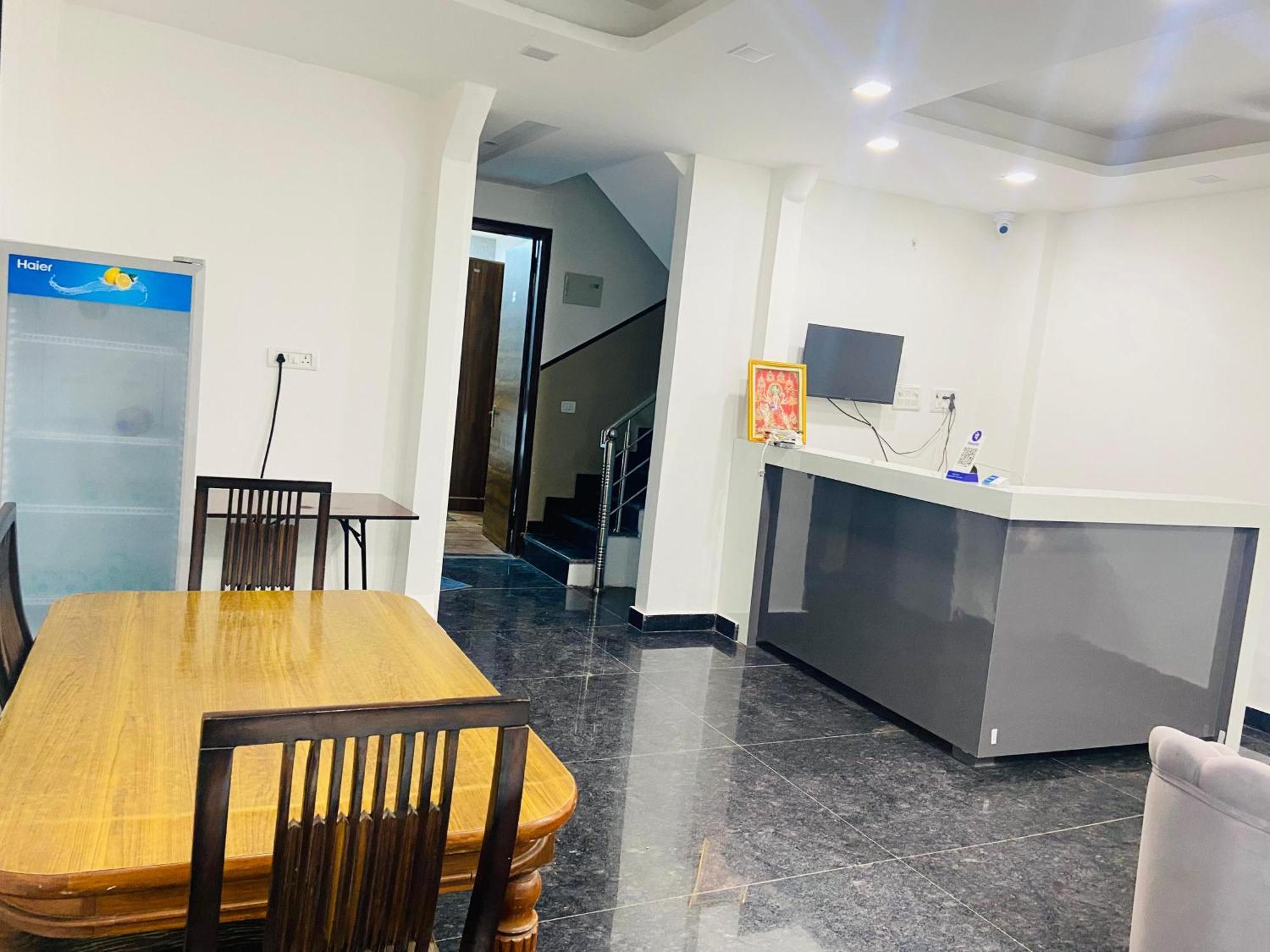 Surya International Bed and Breakfast New Delhi Buitenkant foto