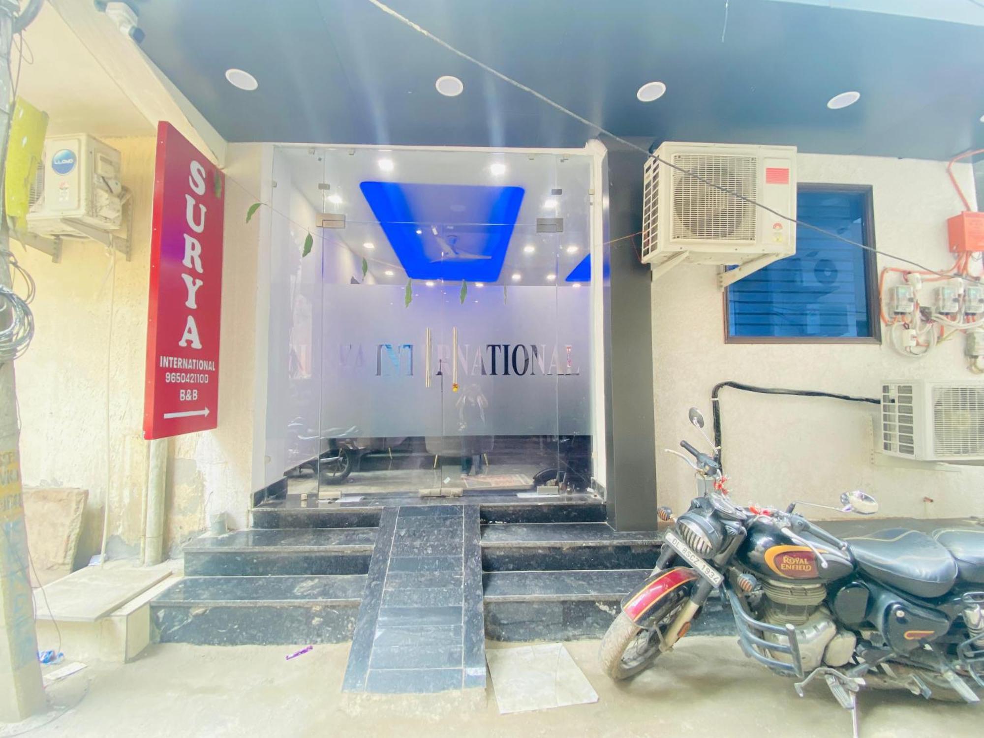 Surya International Bed and Breakfast New Delhi Buitenkant foto