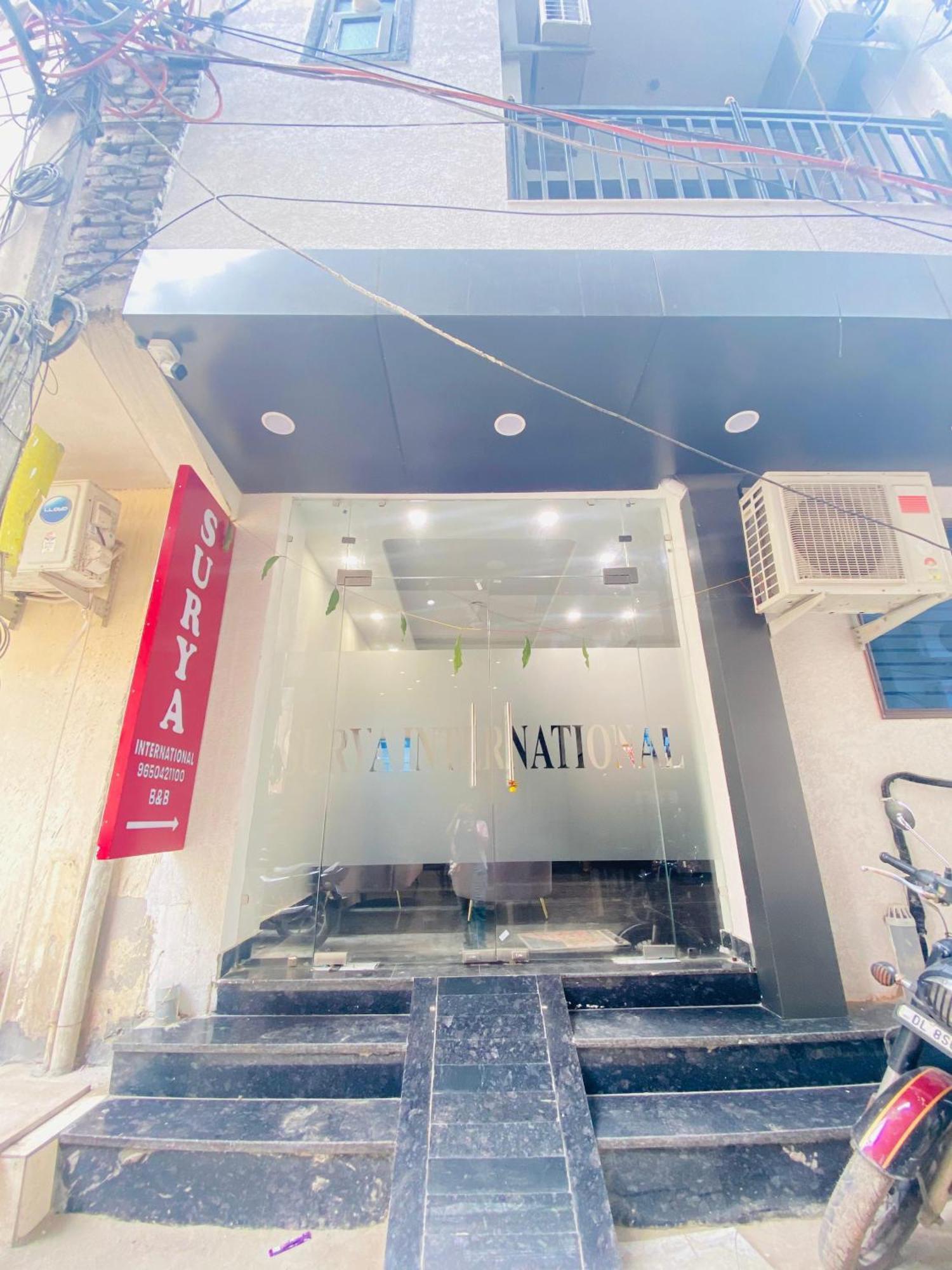 Surya International Bed and Breakfast New Delhi Buitenkant foto
