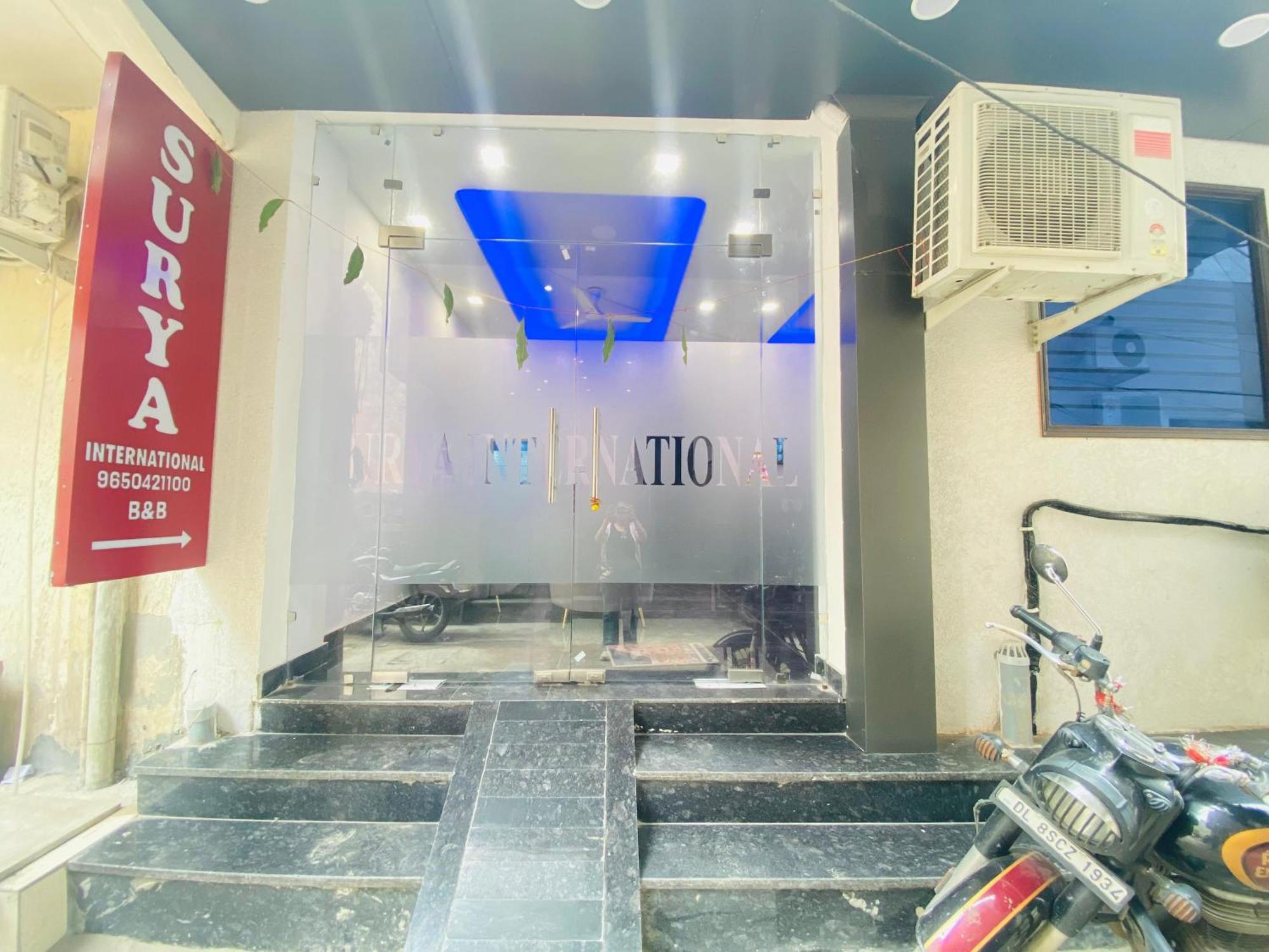 Surya International Bed and Breakfast New Delhi Buitenkant foto